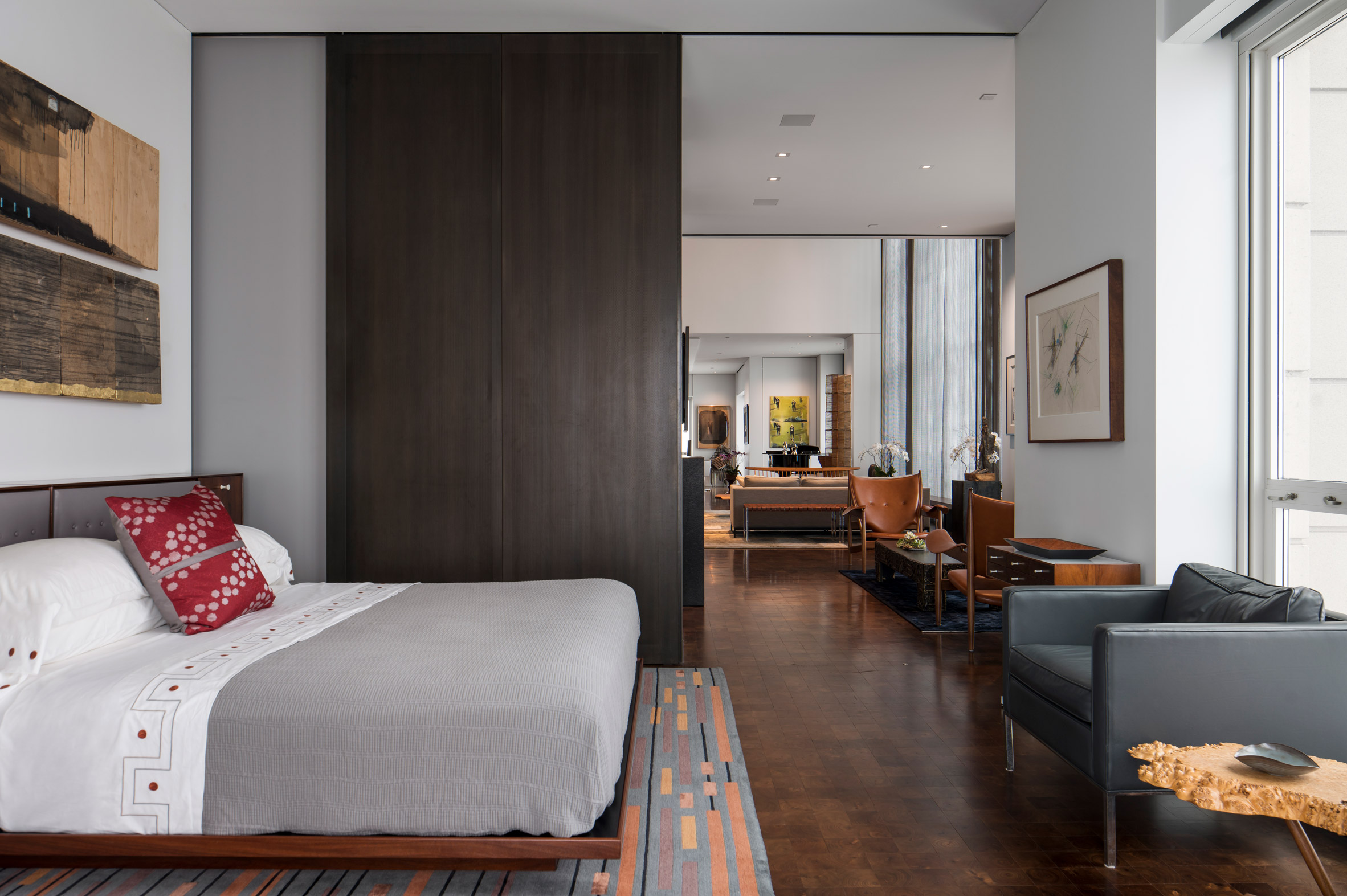 Guest room of Residence for Two Collectors by Wheeler Kearns Architects