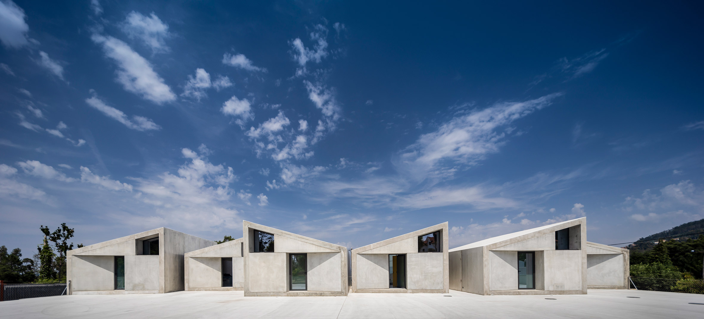 Exterior of VDC modular prefabricated concrete housing by Summary in Portugal
