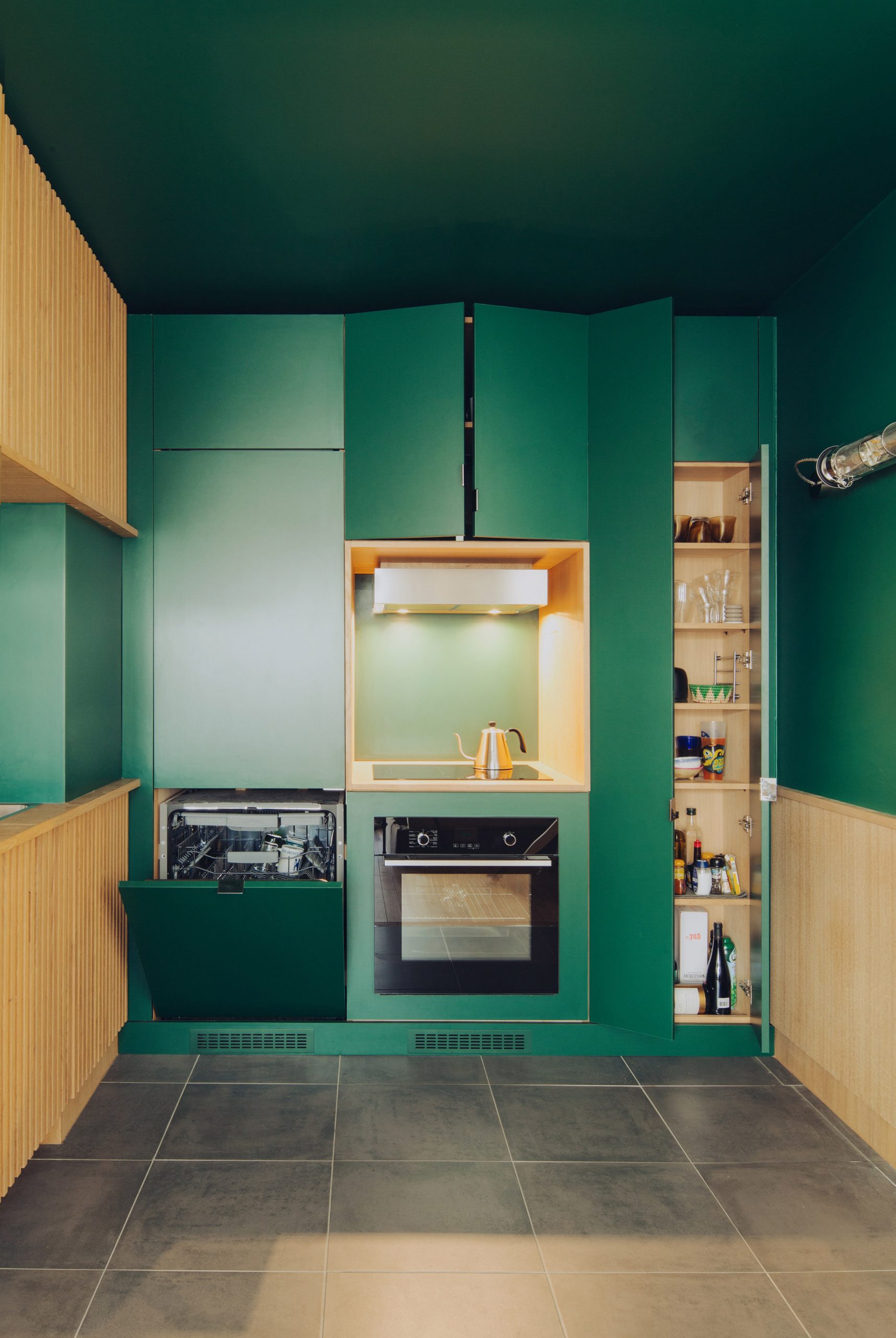 Emerald green kitchen in Paris