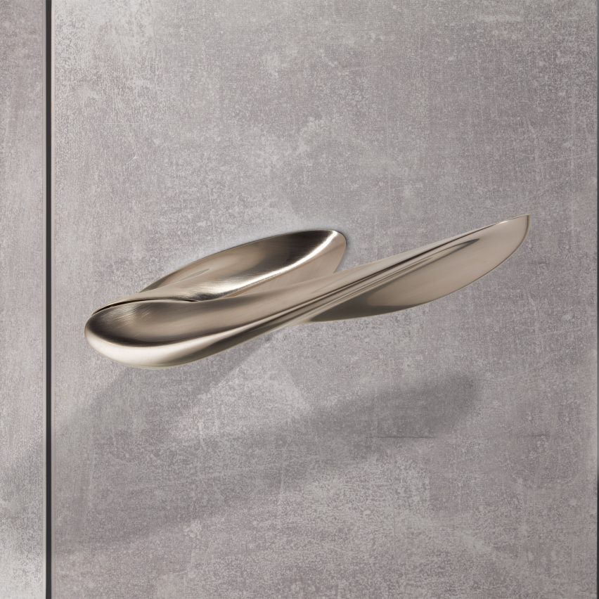 Silver Nexxa door handle by Zaha Hadid Architects and Izé