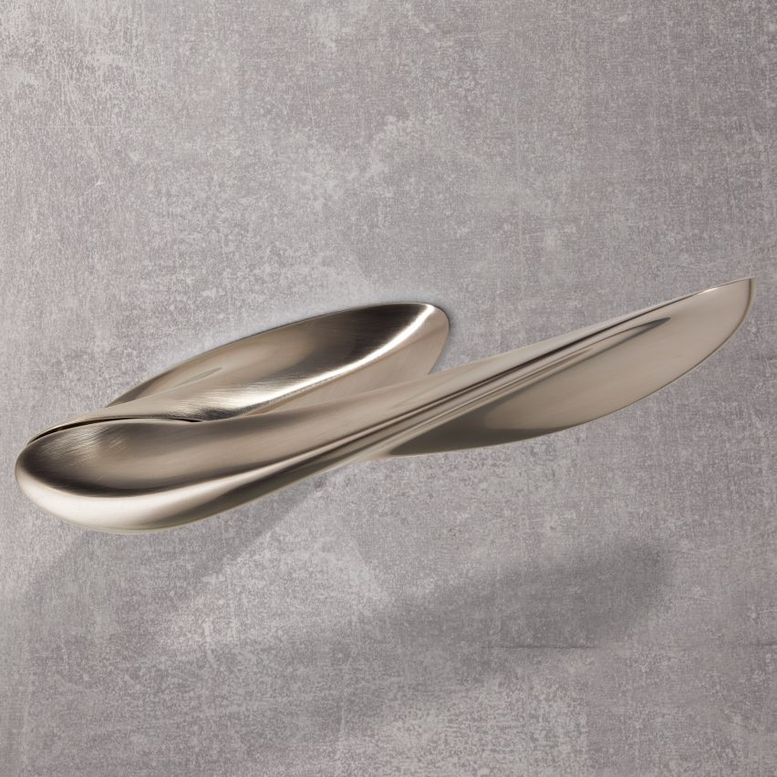 Silver Nexxa door handle by Zaha Hadid Architects and Izé
