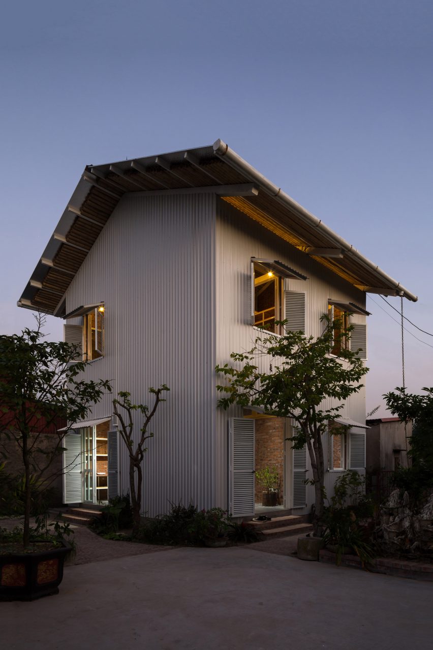 Night view of HOUSE by H&P Architects