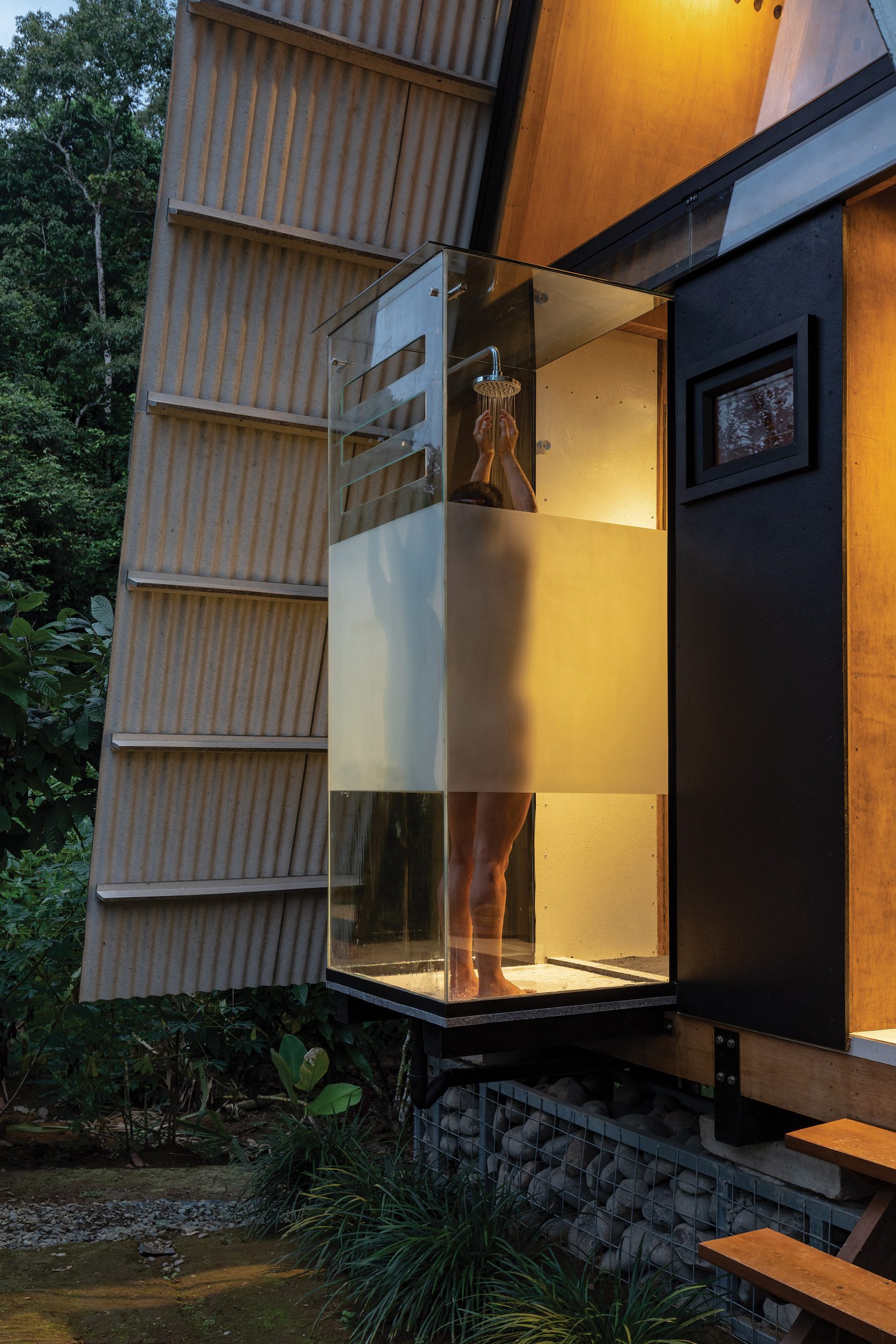 The shower of the Huaira cabin by Diana Salvador and Javier Mera in Ecuador
