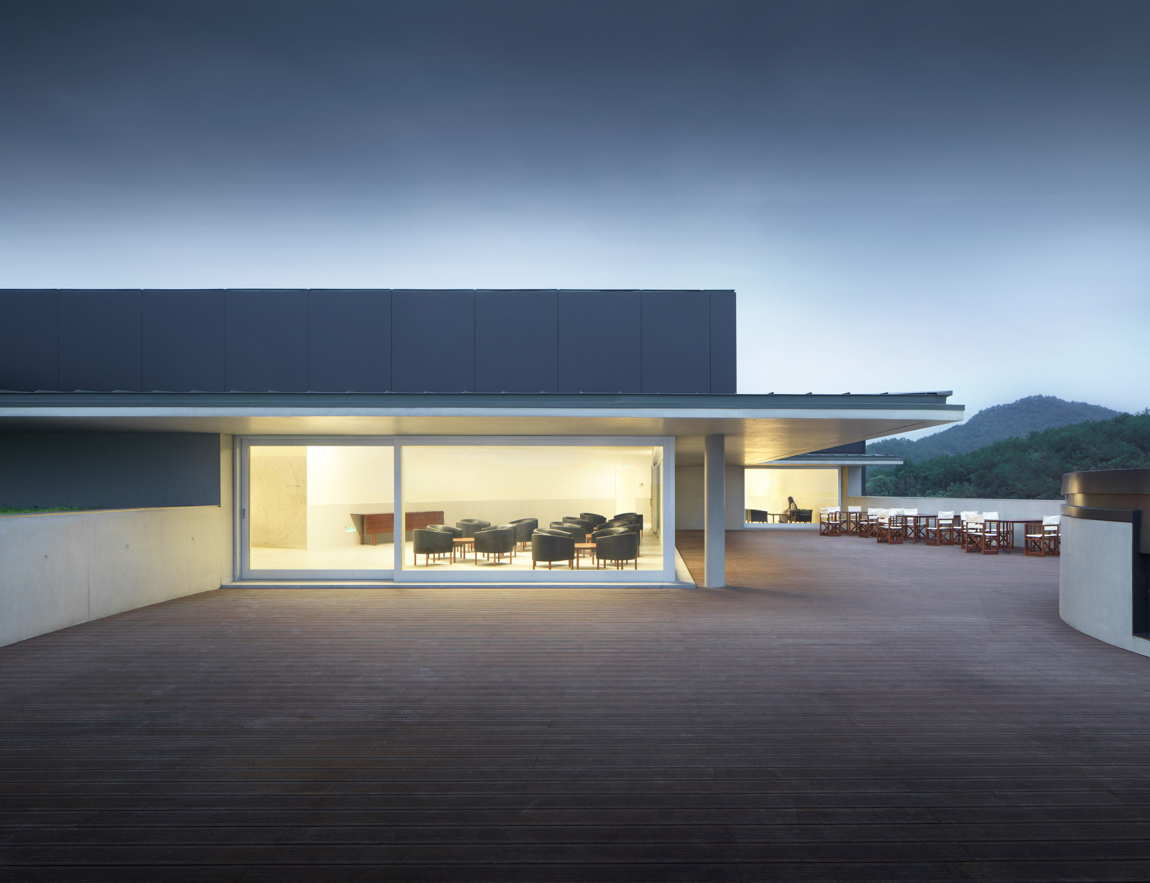The roof terrace of Huamao Museum of Art and Education by Álvaro Siza and Carlos Castanheira