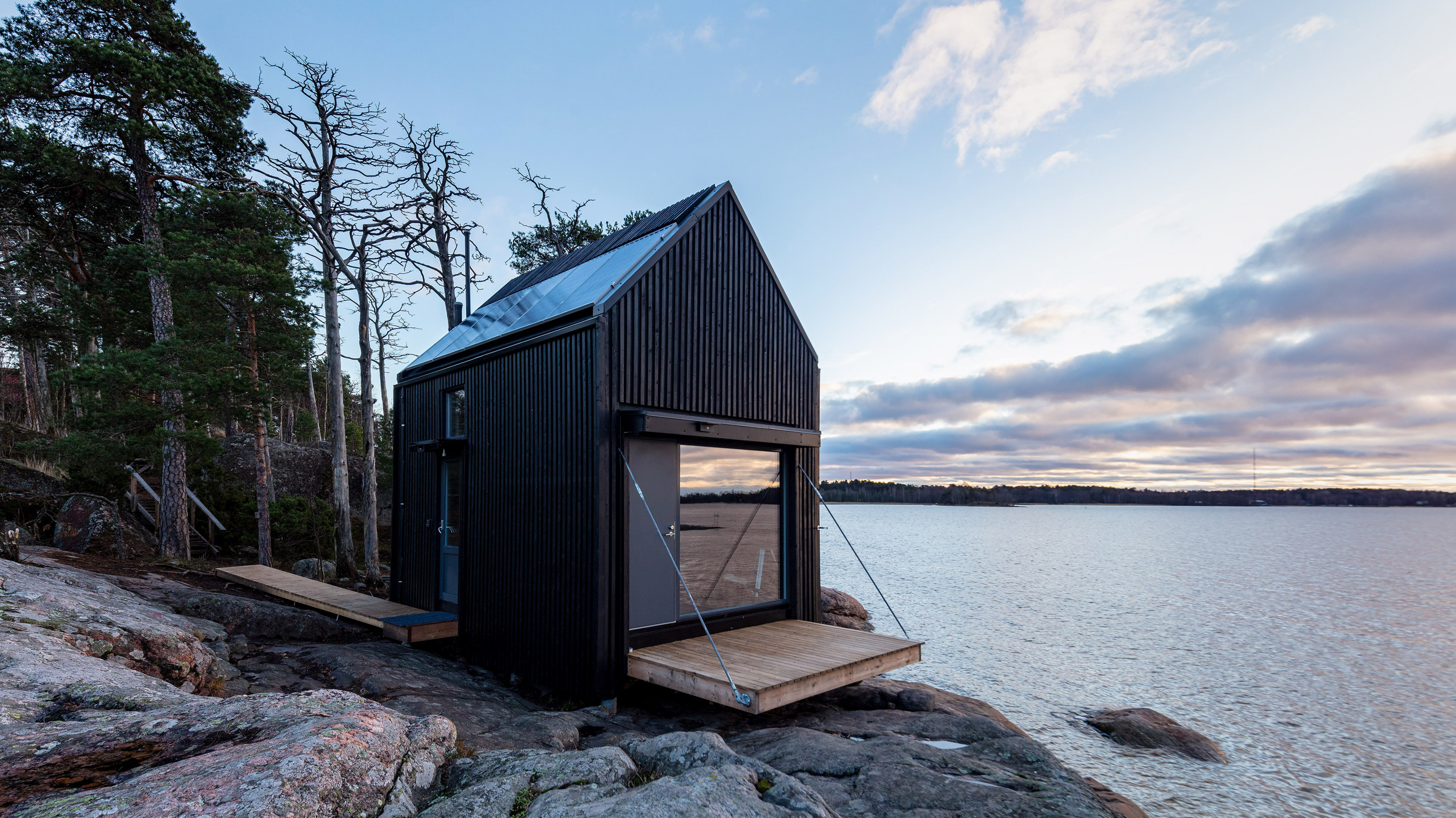 Majamaja is an off-grid seaside cabin near Helsinki