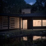 Moxon Architects builds a remote studio in the Scottish Highlands