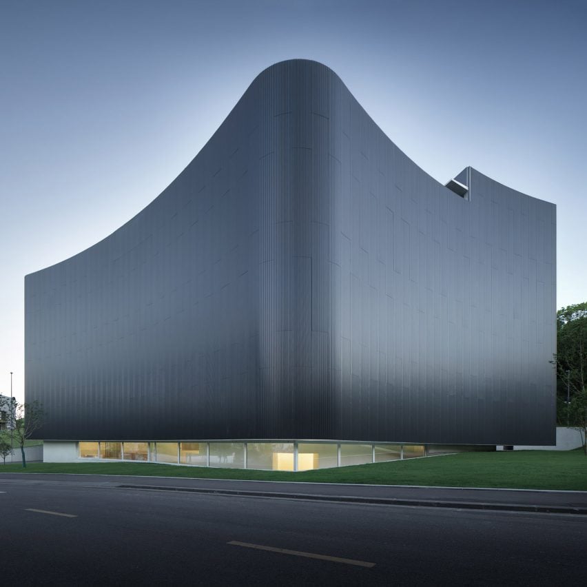 The exterior of Huamao Museum of Art and Education, China, by Álvaro Siza and Carlos Castanheira