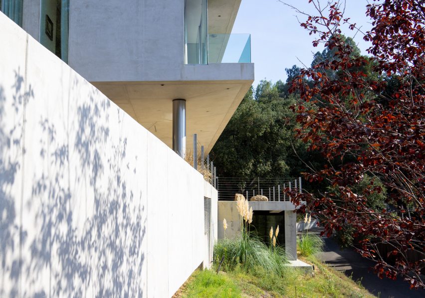 Gerhard Heusch Oak Pass Residence Beverly Hills outside view