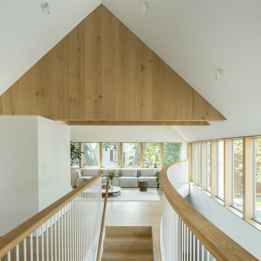 Triangular trusses in Ardmore House by Kwong Von Glinow