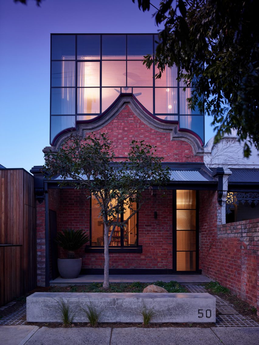 Steel and glass box sits atop original facade of Melbourne home
