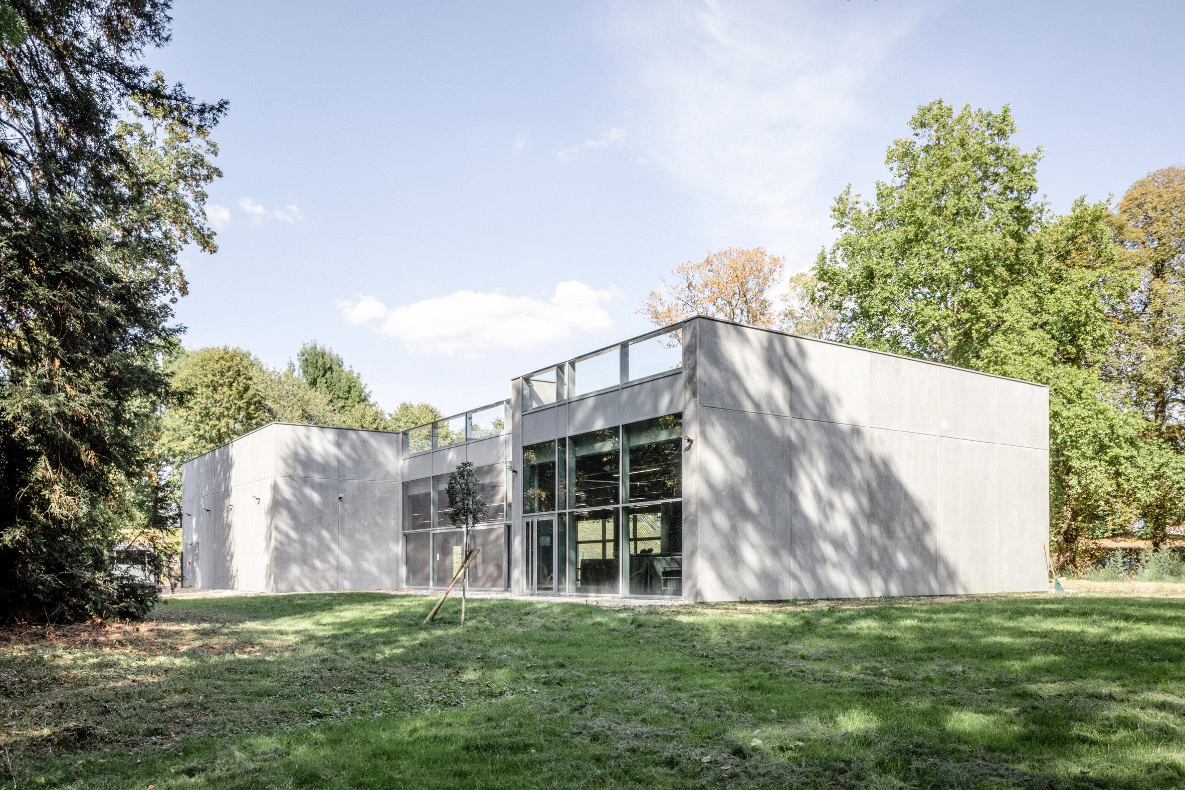 Atelier Aconcept creates raw building for French kickboxing club