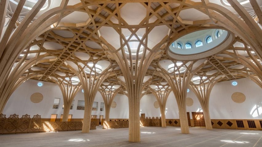 Photograph of Cambridge Central Mosque by Marks Barfield Architects