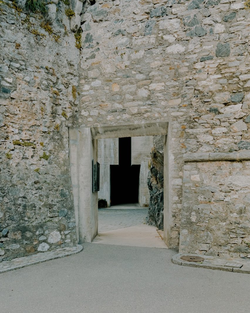 The gate leading to the Castelgrande entrance by Aurelio Galfetti, captured by Simone Bossi