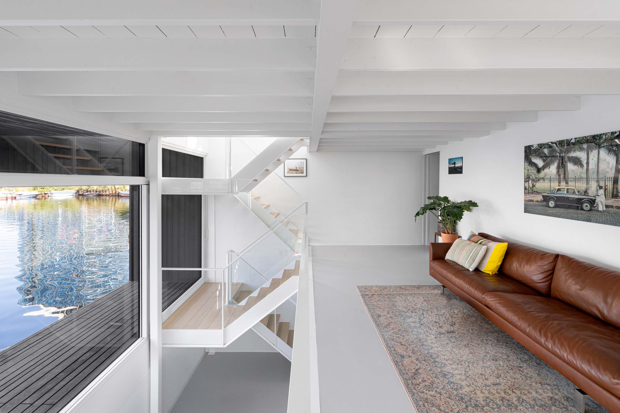 The white interiors of the floating house by i29
