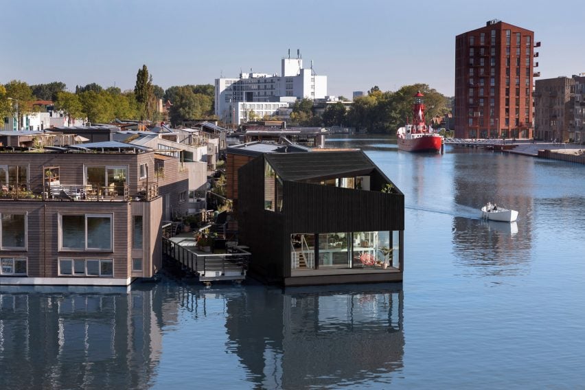 An aerial view of the floating house by i29