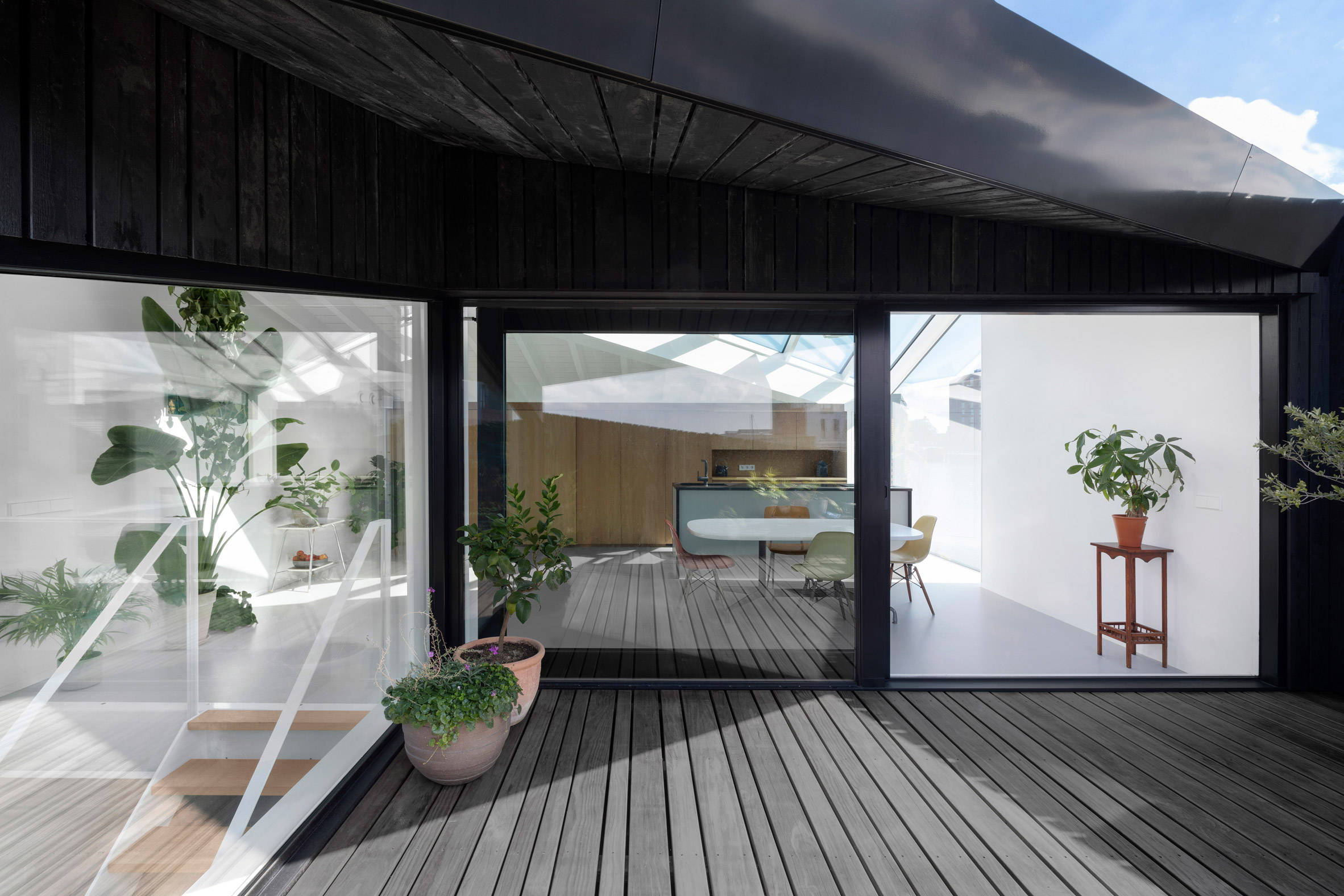 The hidden terrace of the floating house by i29