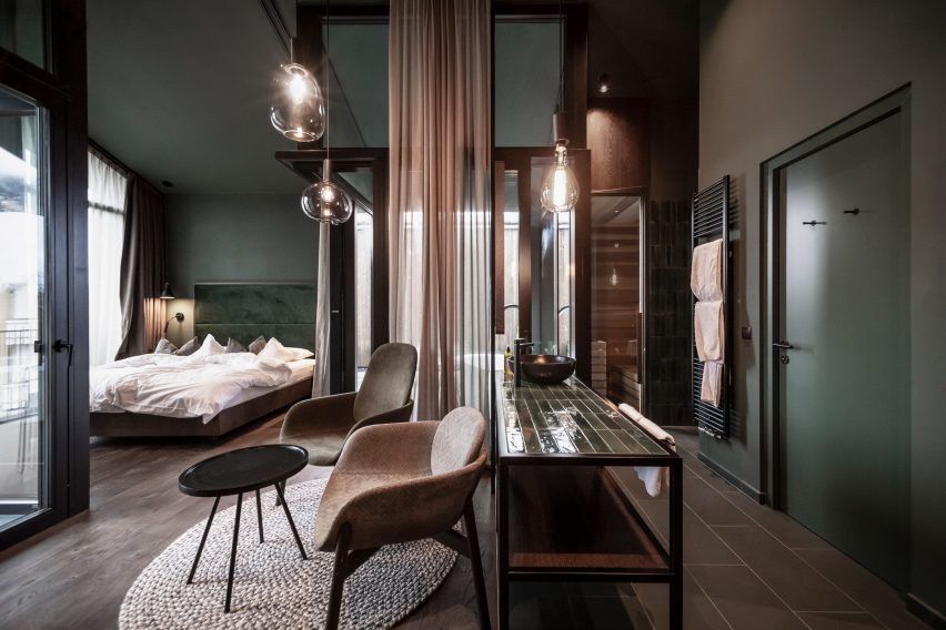 A private suite in the Floris hotel extension by NOA