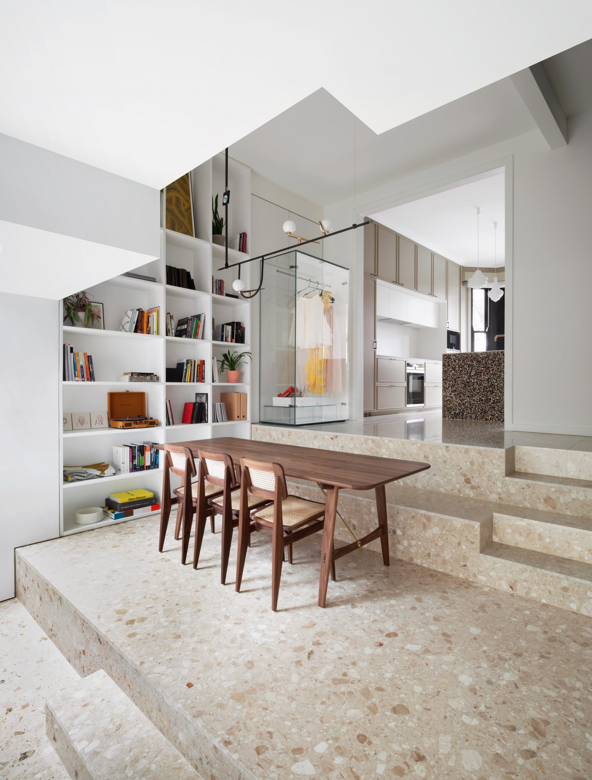 Dining space in Frame House by Bureau de Change
