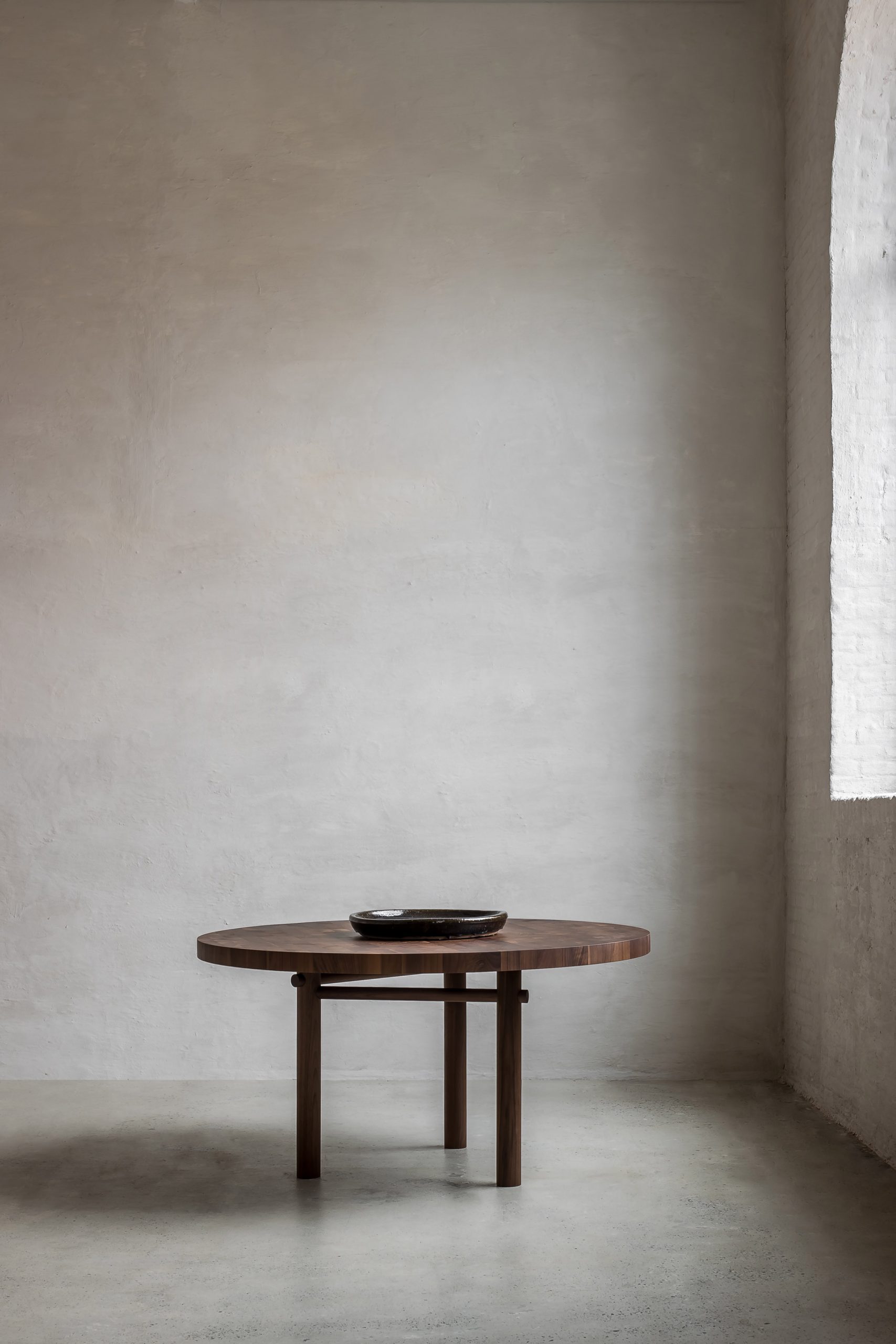 Round table in Nomad furniture by Nathalie Deboel