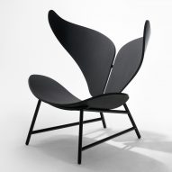 Whale Chair with black steel legs