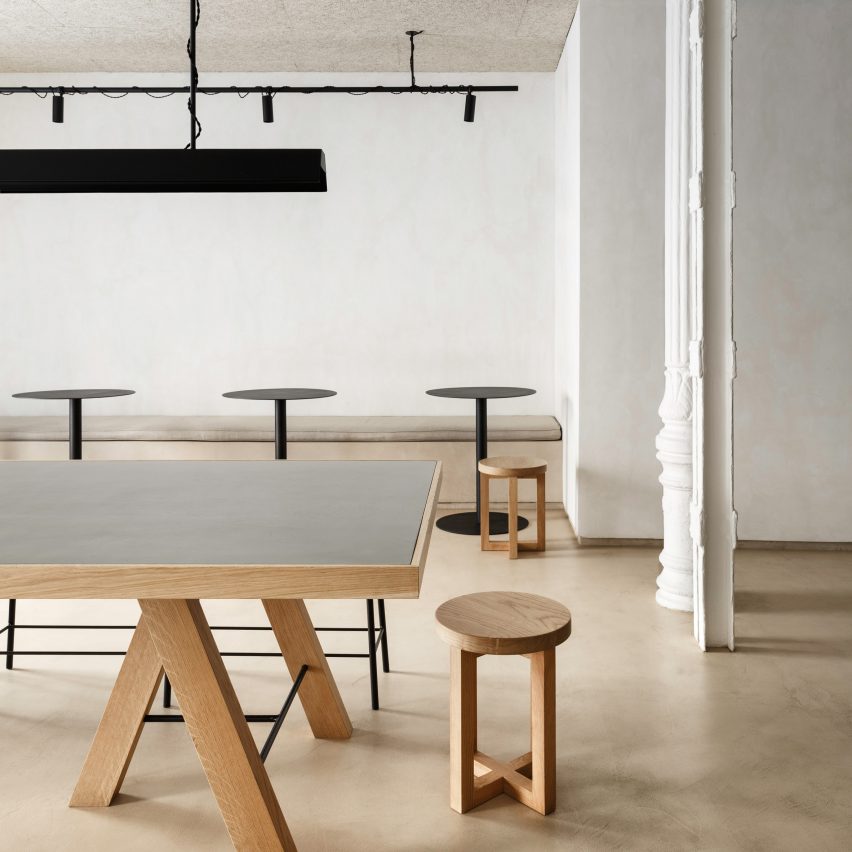 Plantea Estudio casts minimalist Madrid restaurant in shades of beige