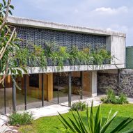 Viga Arquitectos overhauls 1970s home in Mexico City