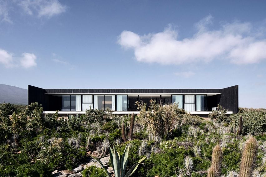 Glazed exterior of Casa SS in Chile