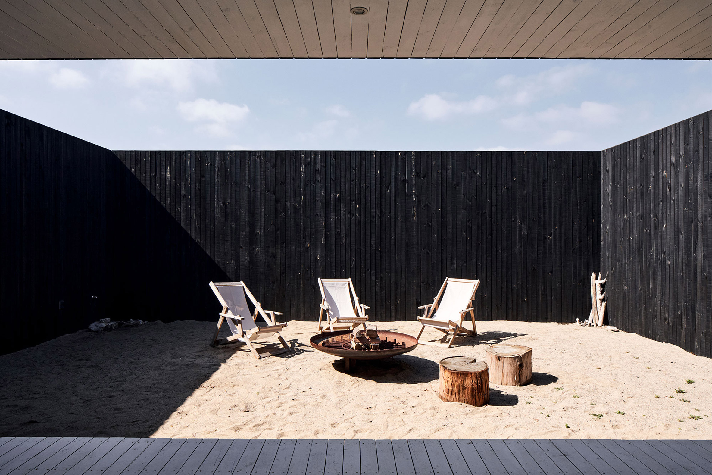 Sand-filled courtyard of Casa SS in Chile