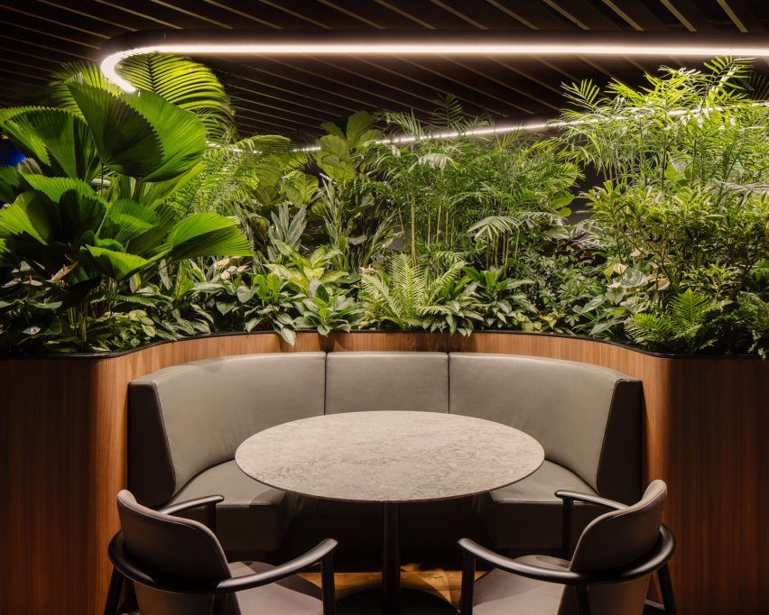 Breakout areas in Citibank Singapore Wealth Hub by Ministry of Design