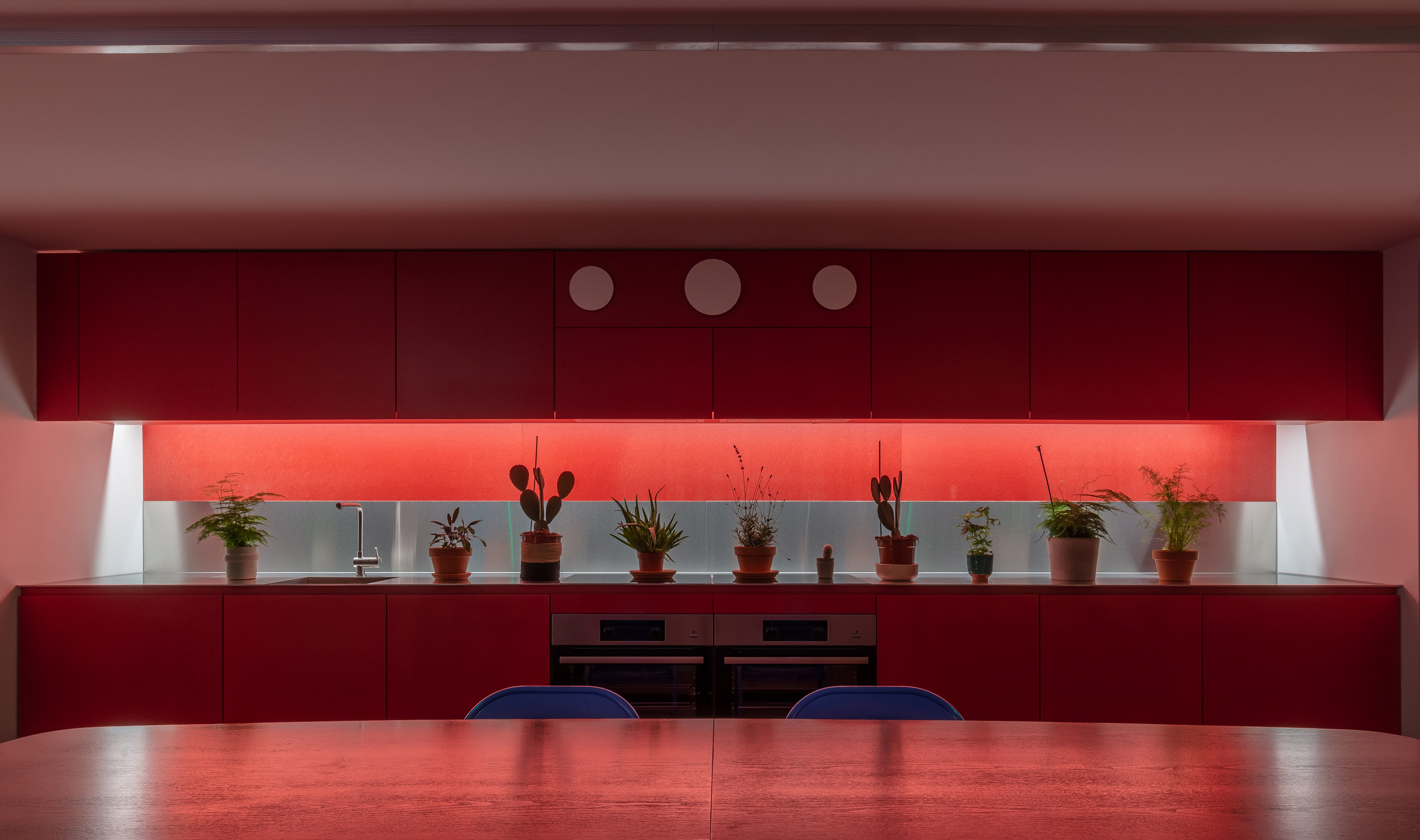 Shared kitchen in High Street House by Noiascape Teatum+Teatum
