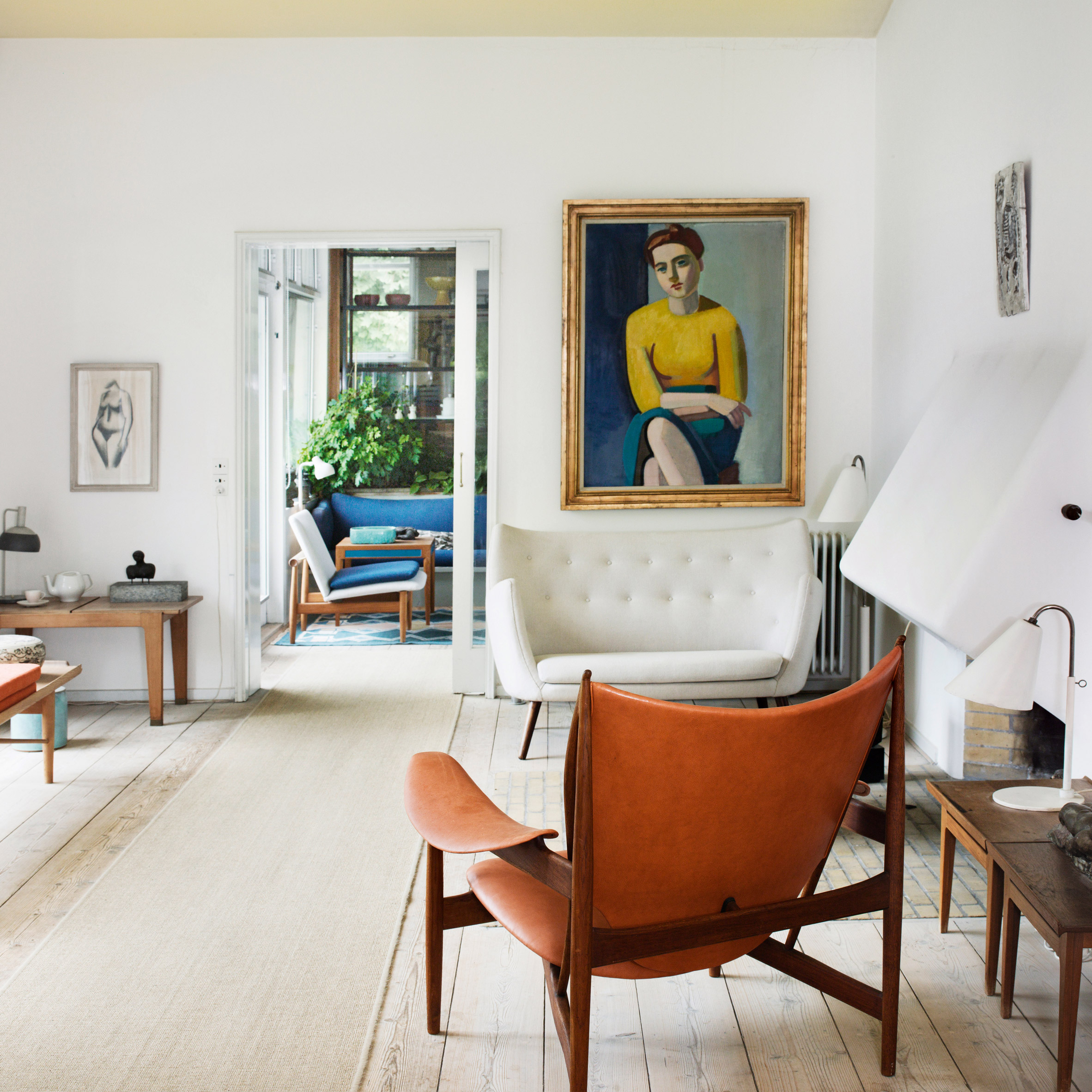 A white-walled living room in Finn Juhl's house