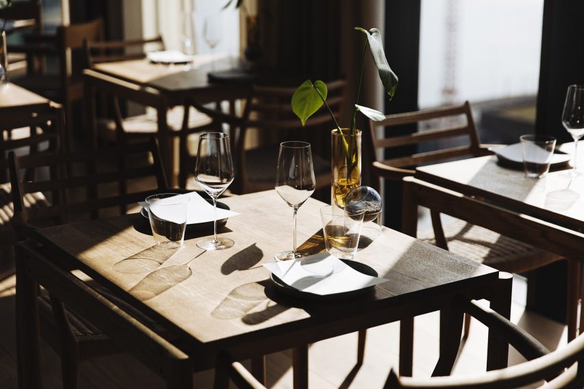 Table in Substans restaurant in Aarhus by Krøyer & Gatten