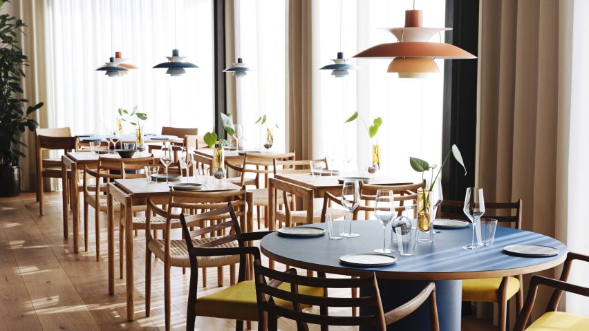 Dining tables in Substans restaurant in Aarhus by Krøyer & Gatten