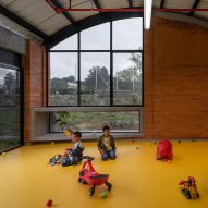 Taller Sintesis creates kindergarten with vaulted rooms in the Colombian Andes