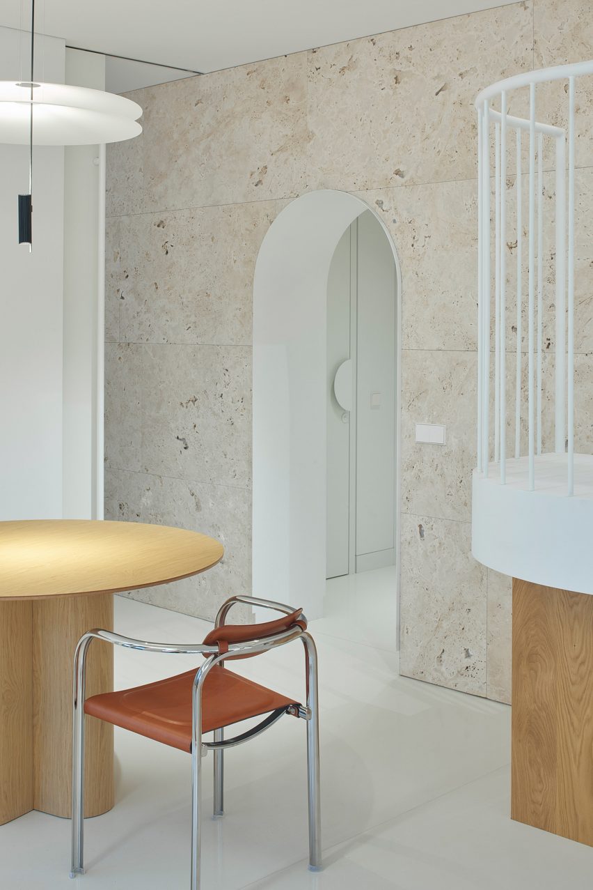 Arched travertine wall in Greetings from Rome apartment