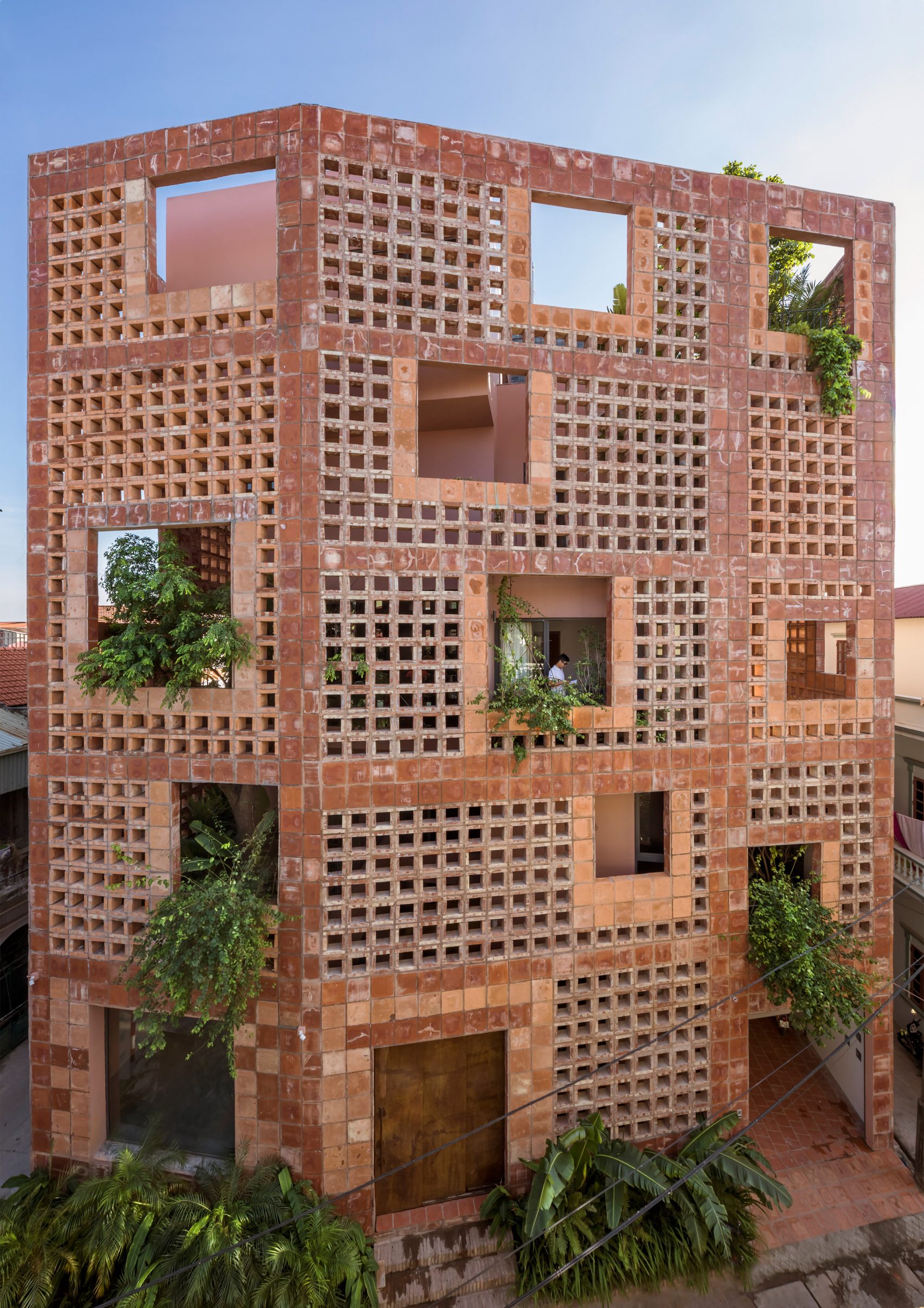 Vo Trong Nghia Architects Wraps Bat Trang House In Ceramic Bricks