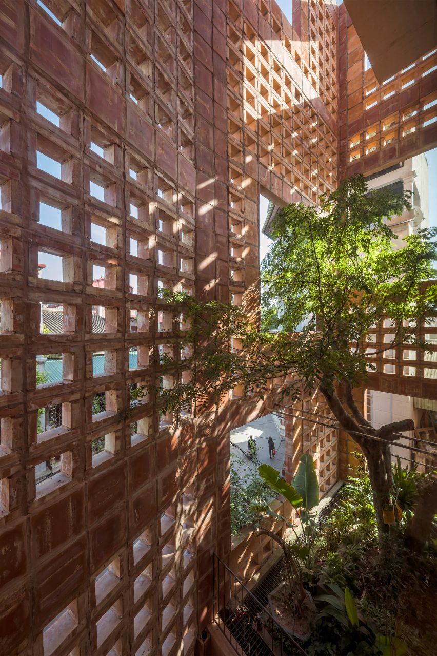 Green spaces fill the space between the wall and home by Vo Trong Nghia Architects