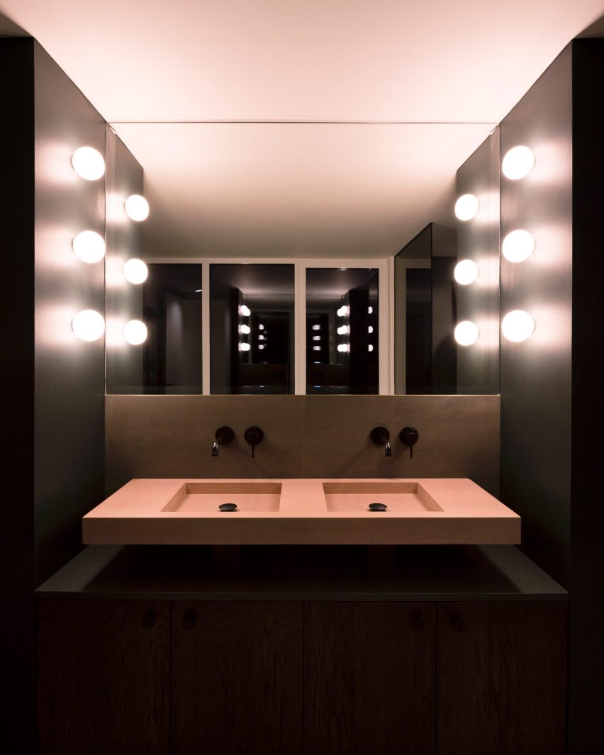 Bathroom in Corner House by Studio 304