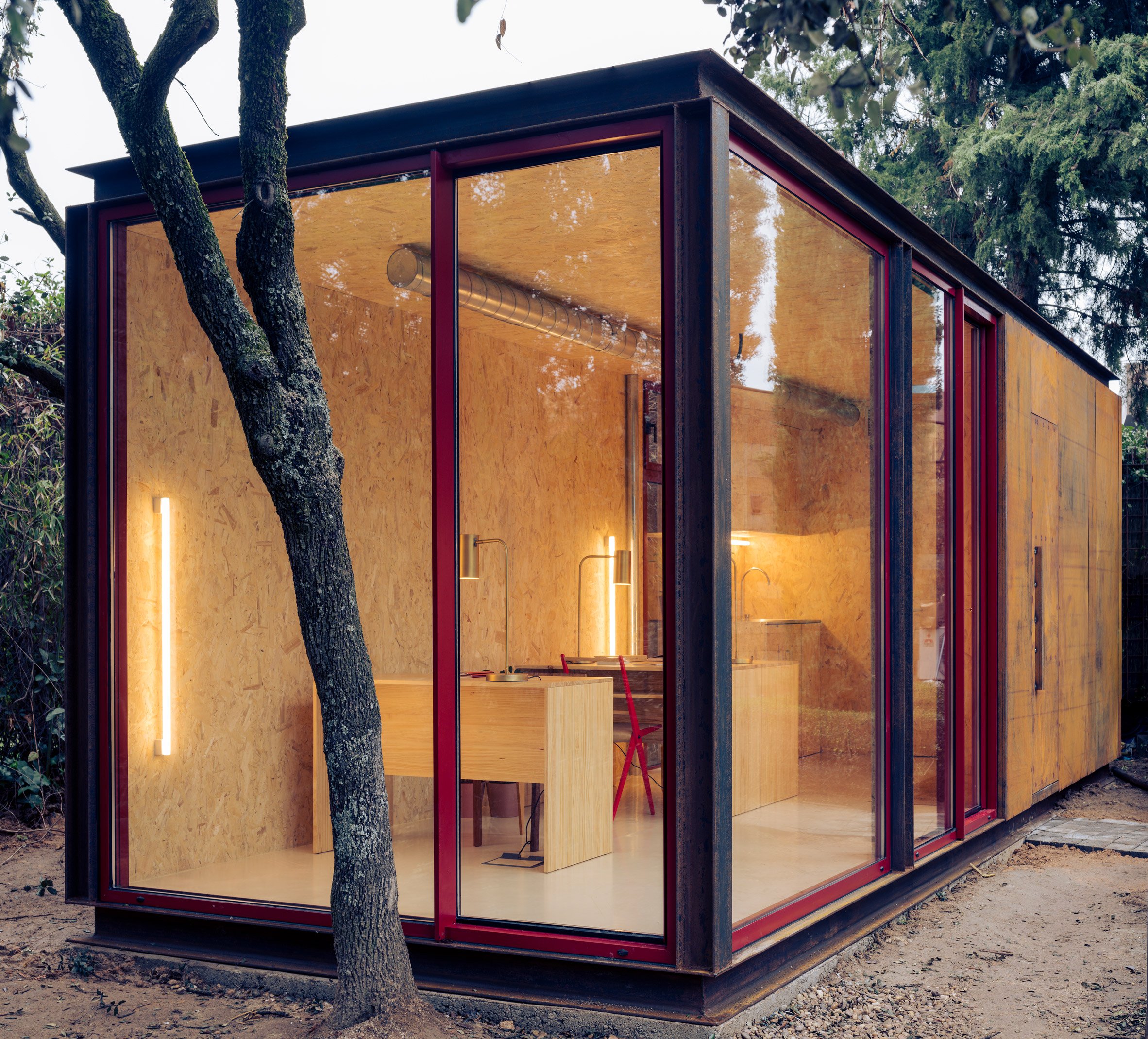 delavegacanolasso-creates-prefabricated-tini-home-office-cabin