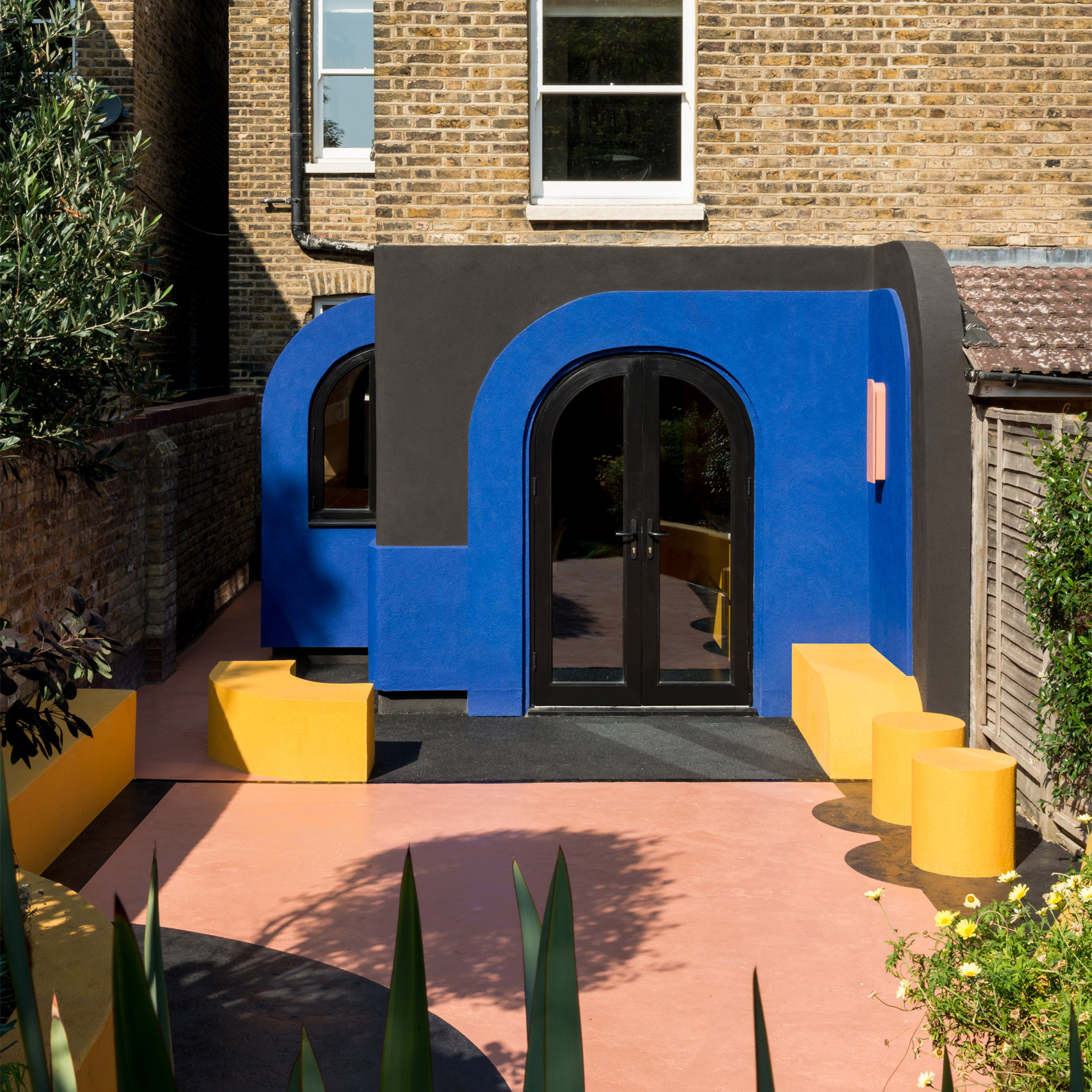 A colourful house renovation in London with arched openings