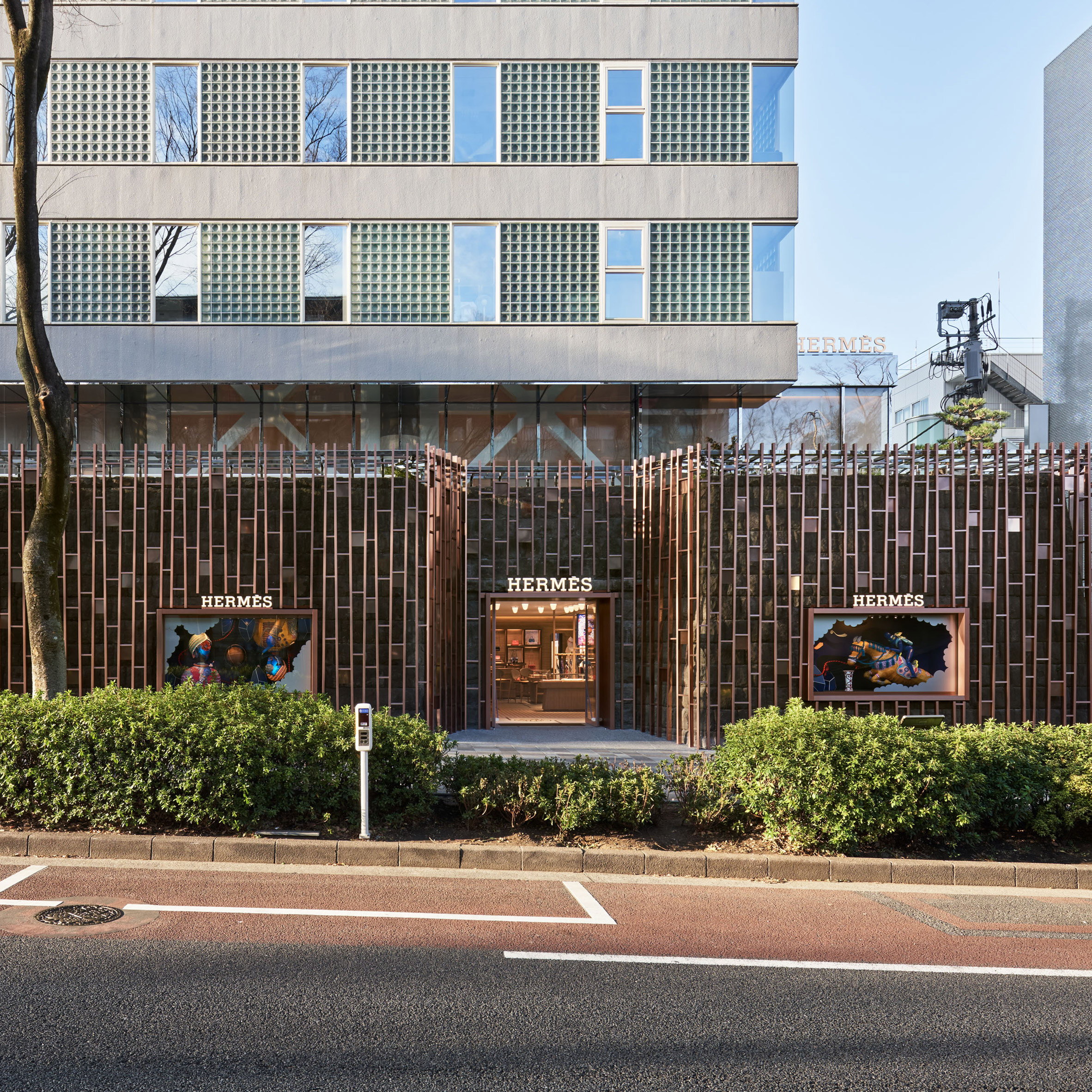 Gridded steel facade evokes bamboo 