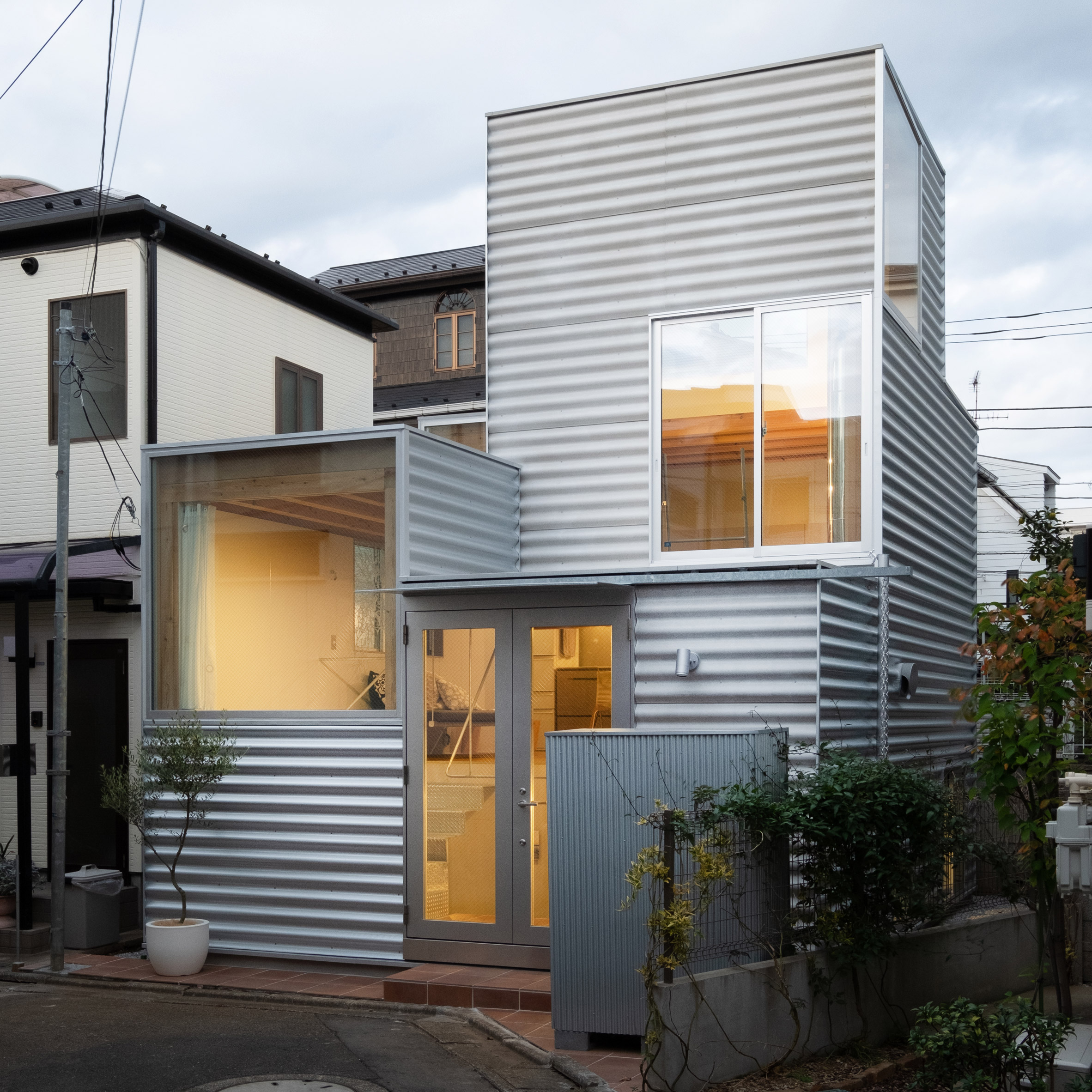 Small Tokyo house with corrugated iron facade