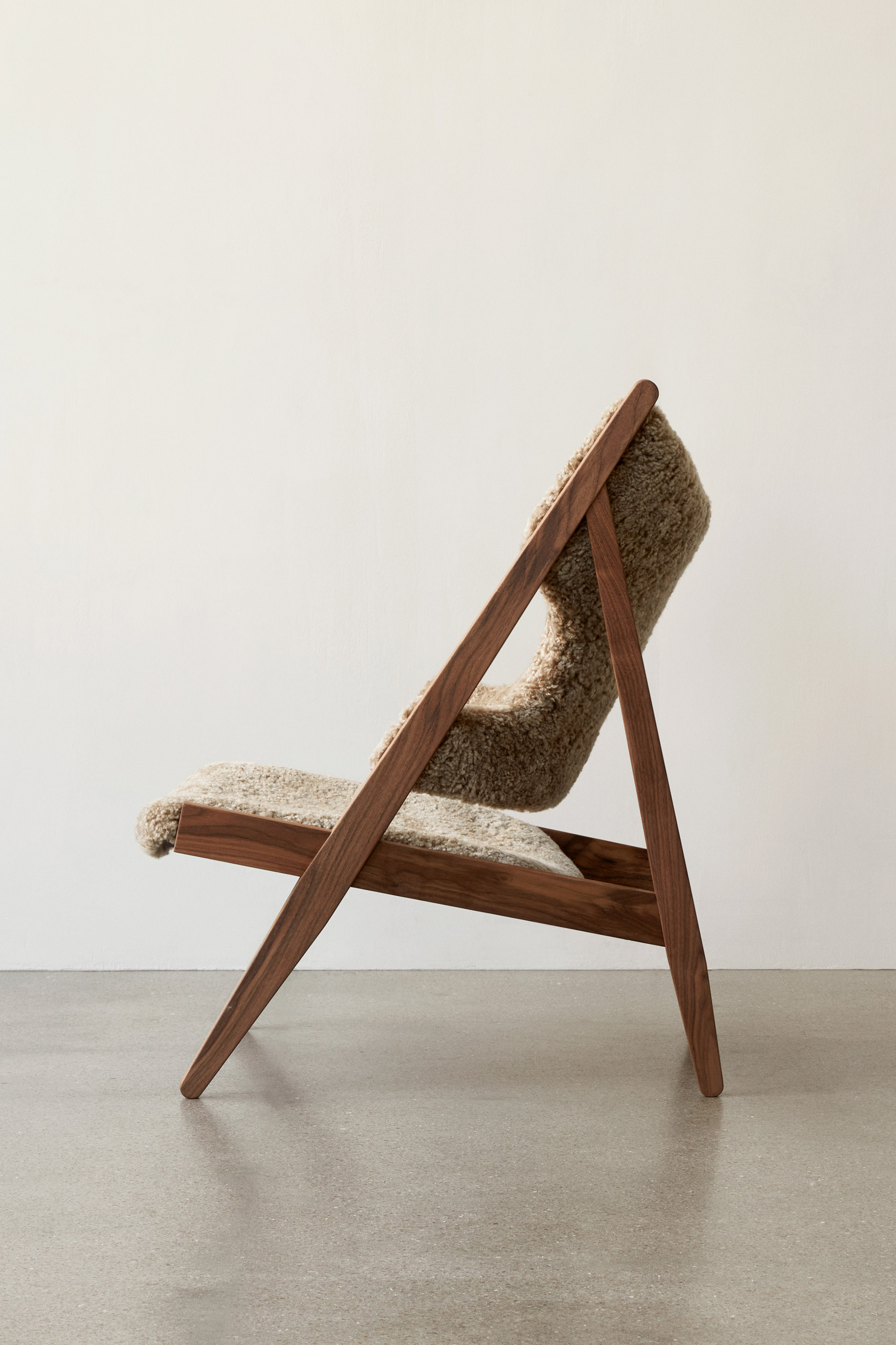 The side profile of a Knitting lounge chair