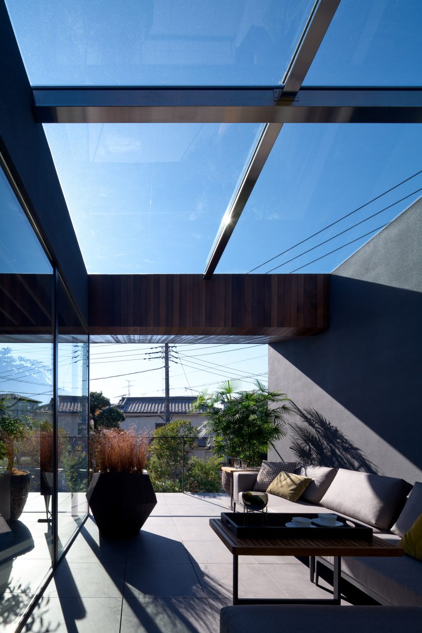 A terrace is covered by a glass roof by Apollo Architects & Associates