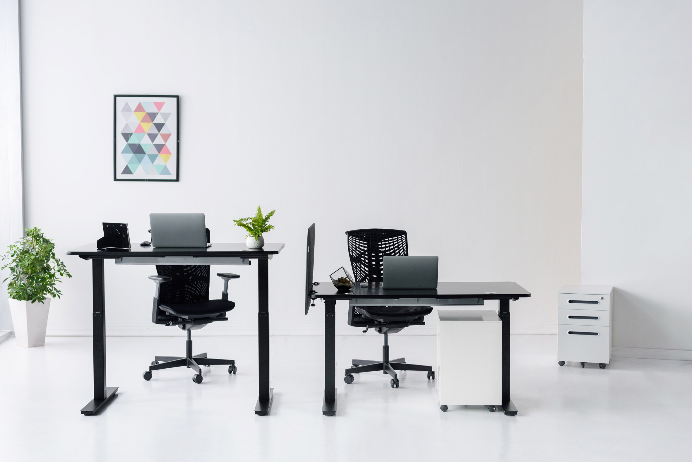 SmartDesk 2 in black and different heights