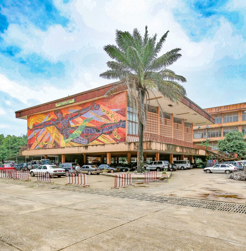 Gamal Abdel Nasser University, Conakry, by E V Rybitsky and G N Tsytovich