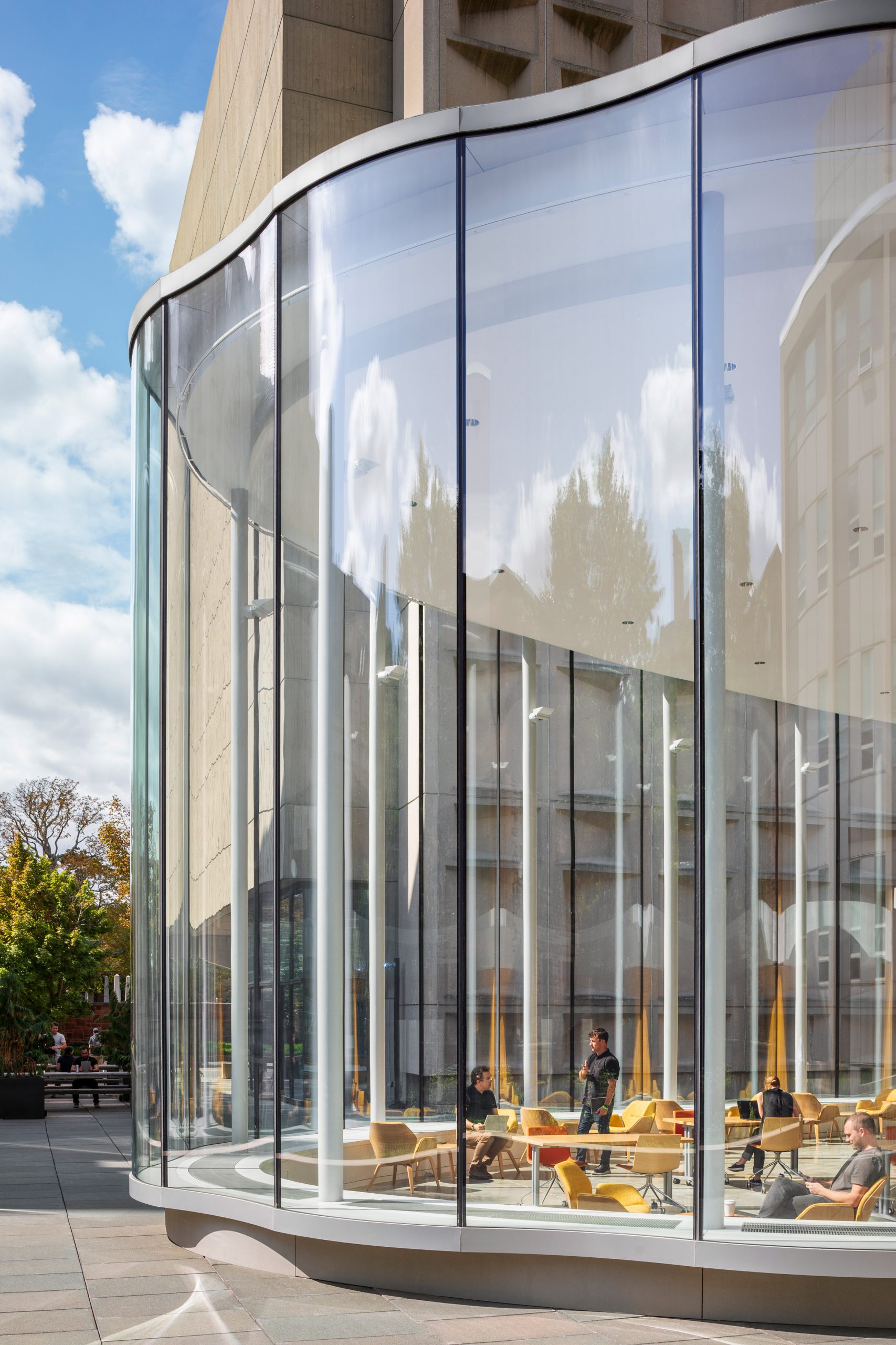 Glass walls of Yale University Center for Innovative Thinking 