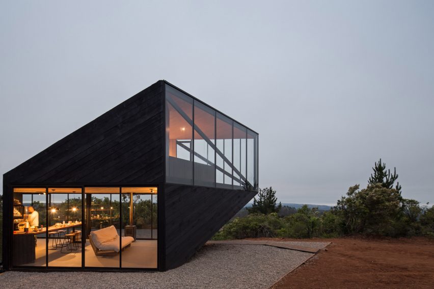 Angular cabin in Chile by 2DM Arquitectos