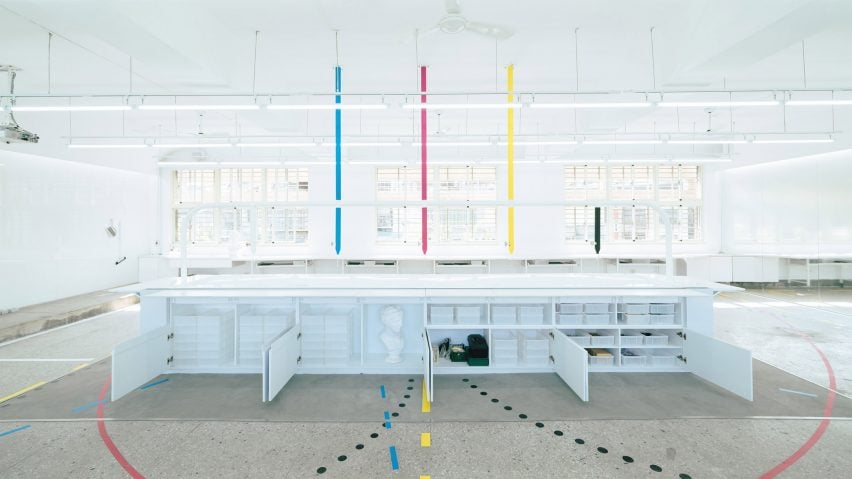 Aesthetic Lab uses four colours