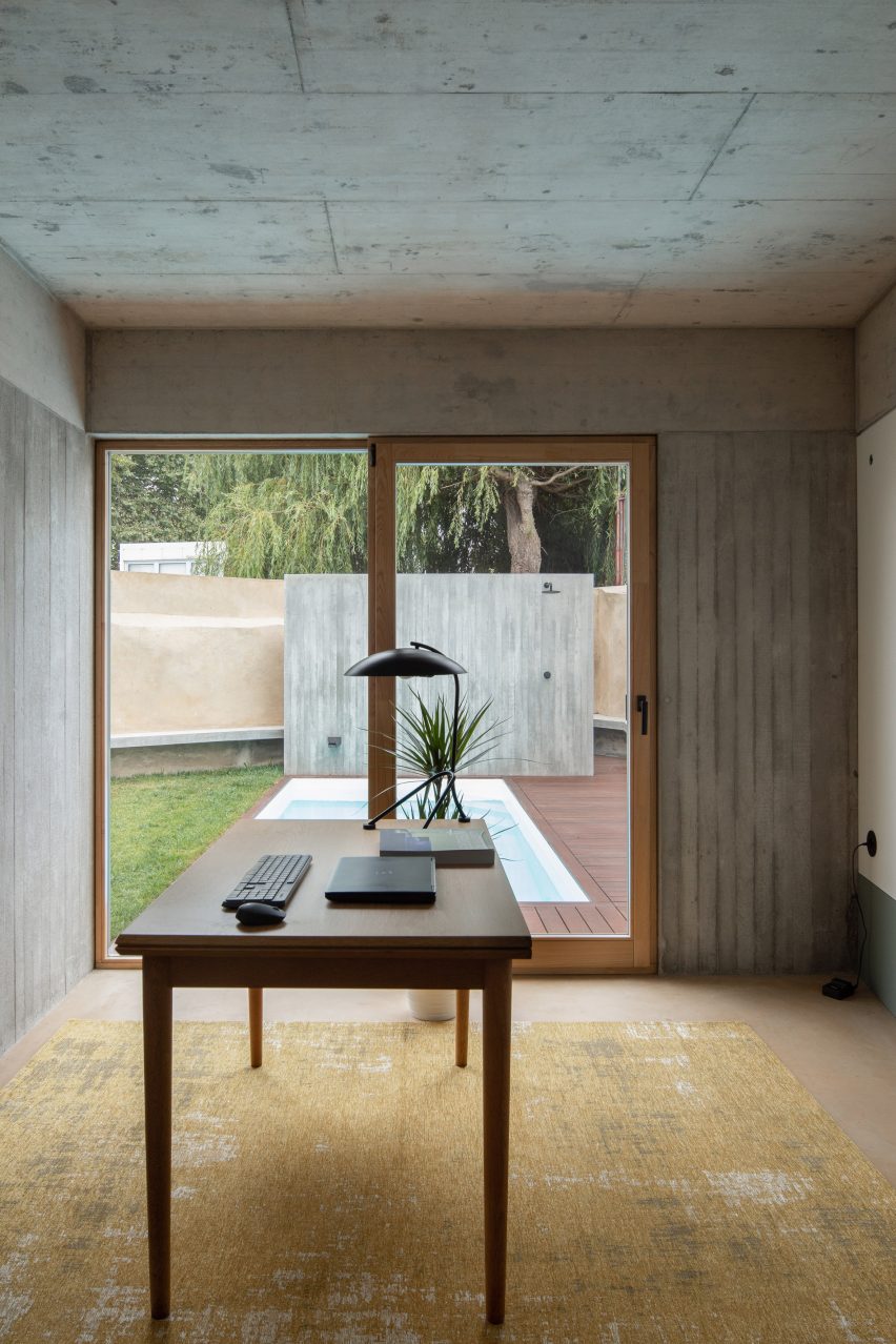 Concrete covers the ceilings and walls by depA Architects